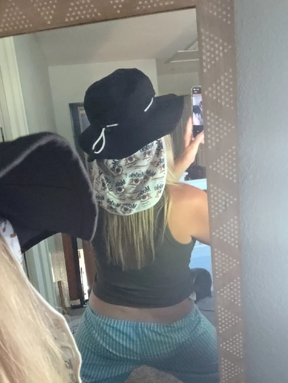 STUNNING MODELO BUCKET HAT